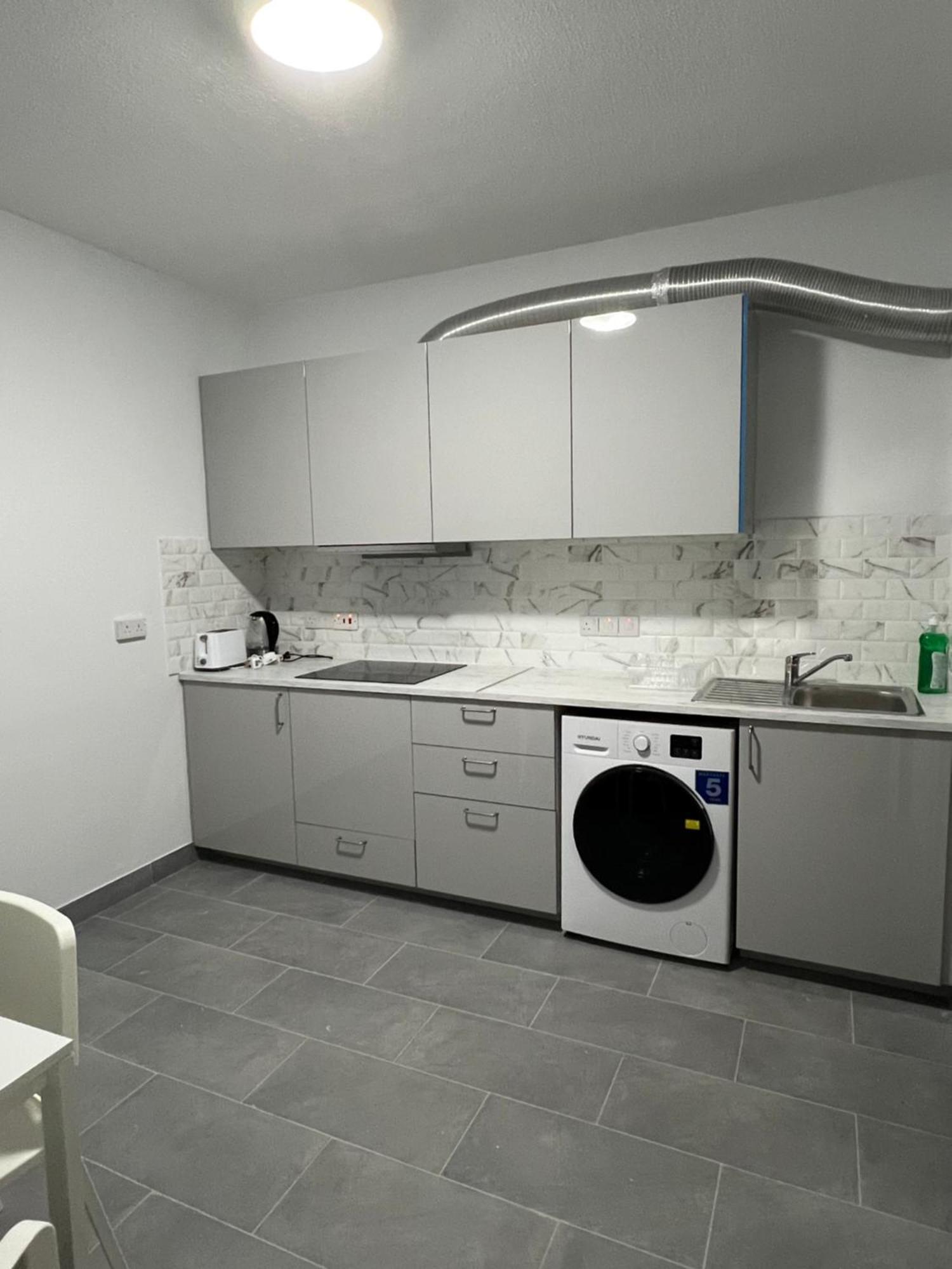 Tower Court Rooms ลาร์นาคา ภายนอก รูปภาพ